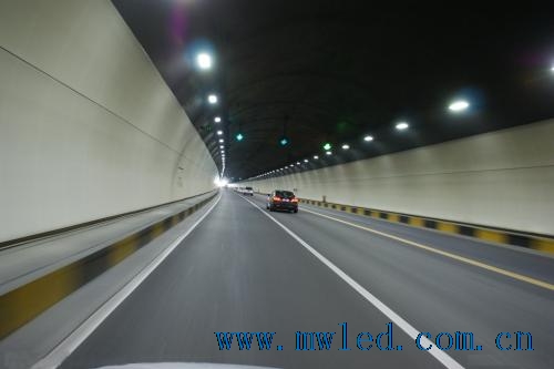 福建隧道灯1.jpg